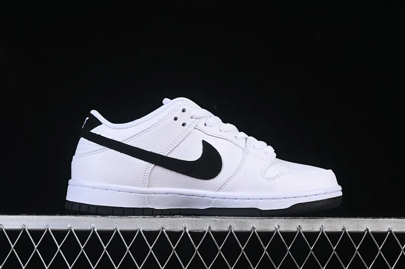 All Categories Nk SB Dunk Series Nk SB Dunk Low Low-top sneakers Nike SB Dunk Low Classic white and black Low-top casual sneakers HF3704-100